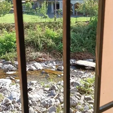 La Casetta Sul Fiume Couette-café 3*
